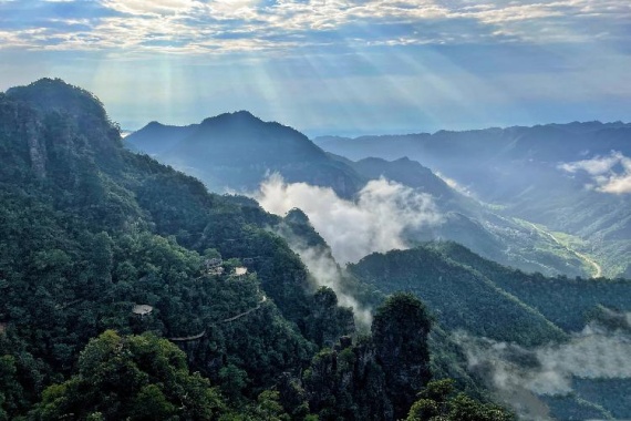 康輝旅游網(wǎng)廣州往返廣西金秀·柳州 大瑤山?盤王界+瑤族博物館+象州不夜城+瓦窯古鎮(zhèn)動車3天