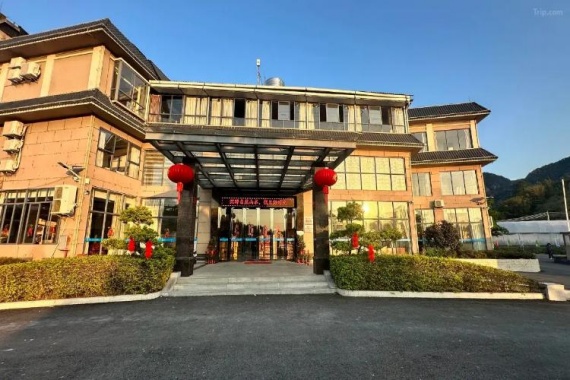 康輝旅游網(wǎng)【英德.直通車】廣州往返黎溪亞婆田白水寨3天2晚、享獨(dú)立泡池+贈(zèng)送竹筏游船