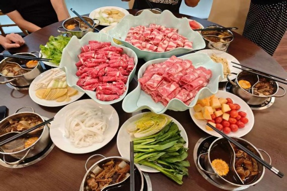 康輝旅游網(wǎng)【錯峰專場含牛肉火鍋?zhàn)灾聿汀繌幕克嫉罍厝?天1晚半自助游