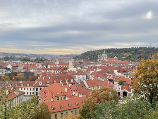 康辉旅游网【臻享酒景】桂林融创施柏阁酒店豪华山景房1晚（含双早）+融创双人海世界门票/欢乐部落门票（2选1）+赠送酒店群内双人环湖步道骑行2小时体验