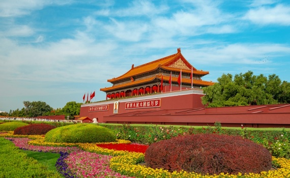 康辉旅游网<春节特辑>深圳出发北京+故宫+军事博物馆+八达岭长城+天安门+天坛+颐和园+鸟巢外观+圆明园双飞5天4晚跟团游，看升国旗+清华/北大门口打卡，纯玩无自费，指定日期升级1晚298元新春晚宴大餐