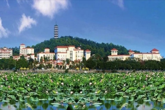 康辉旅游网<潇洒行>广州往返-东莞桥头三正半山酒店五星度假2天