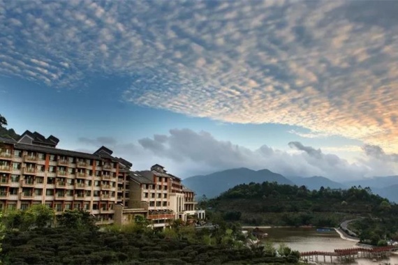 康辉旅游网【新兴.直通车】广州往返新兴翔顺象窝酒店半自助3天（错峰专场 吃足4餐）