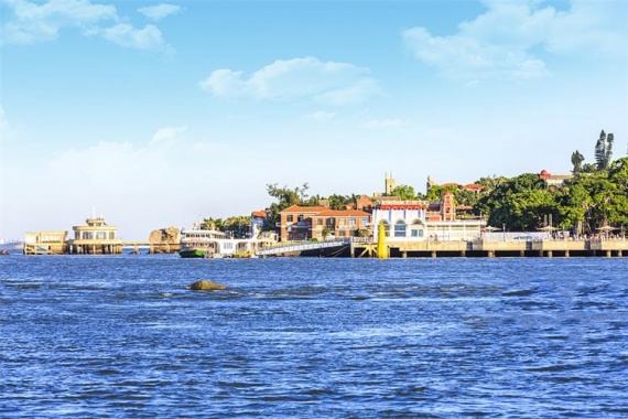 康辉旅游网广州往返鼓浪屿、海上看金门游船、闽南传奇秀、集美学村 双动4天，王牌厦门