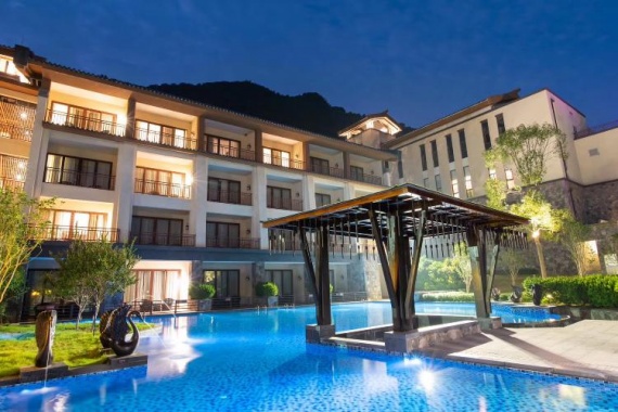 康辉旅游网【爆款特惠】广州往返英德宝晶宫天鹅湖温泉纯玩4天3晚，含3正3早；无限次茶语温泉