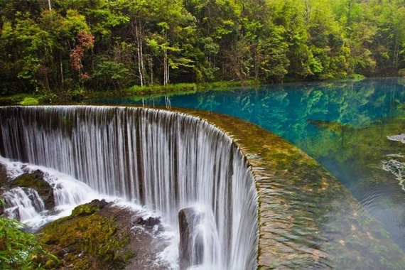 康辉旅游网<经典>QG广州出发雪舞贵州黄果树景区 西江千户苗寨 荔波小七孔双动5天