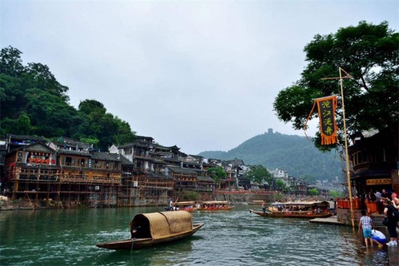 康辉旅游网<经典>QJ湖南【超值全景游】韶山+长沙+张家界+芙蓉镇+凤凰高铁5天