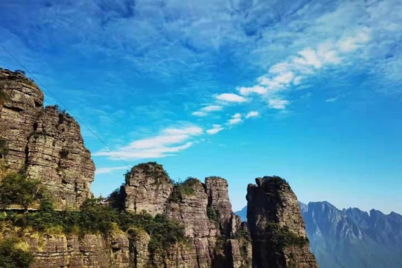 康辉旅游网广州往返广西罗城棉花天坑、融水、夜游柳江、北帝山深度纯玩四天,遇见柳州-悬崖秘境