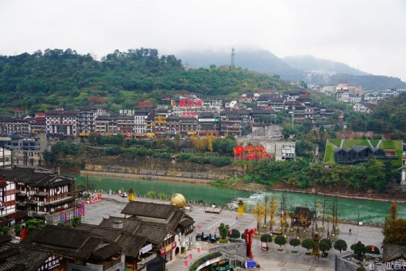 康辉旅游网<朝圣梵净山>5-6月T3广州出发贵州肇兴侗寨+镇远古城+苗王城双动4天